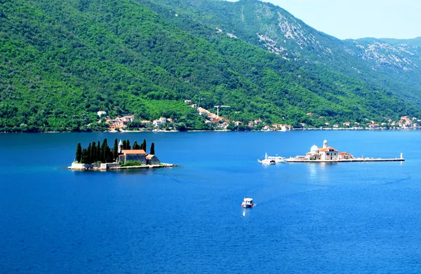 adalar ve kasaba masmavi Denizi ile güzel deniz manzarası