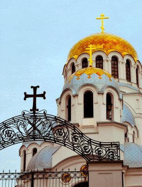 Altın kubbe ile görkemli güzel Hıristiyan Kilisesi