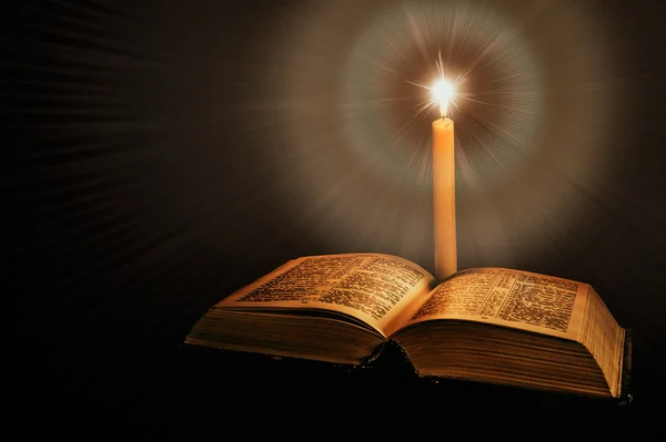 Holy Bible with candle — Stock Photo, Image