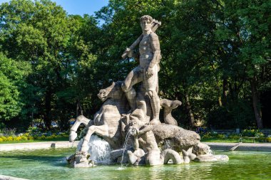 Almanya 'nın Münih kenti yakınlarındaki Botanik Bahçesi' ndeki Neptune Çeşmesi