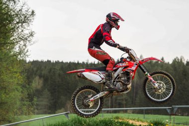 Warching, Almanya - 29 Haziran 2021: Warching Almanya 'da motokros eğitimi