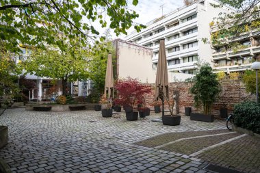 Münih, Almanya ve Avrupa 'da üniversite ve Odeonsplatz yakınlarındaki Amalien Geçidi manzarası