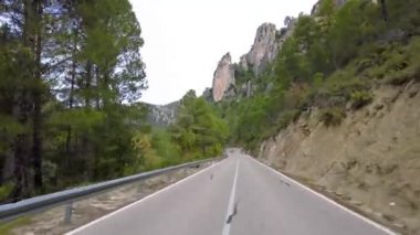 Cuenca ve Fuertescusa yakınlarındaki Serrania de Cuenca 'ya gidiyorum. Cehenneme açılan kapı, Puerta del Infierno, Tuneles excavados en roca del Rio Escabas, İspanya Avrupa.