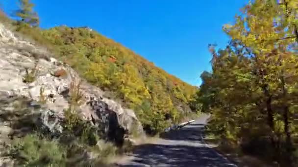 Körning Genom Foz Arbayun Kanjon Salazar Floden Pyrenéerna Navarra Autonoma — Stockvideo