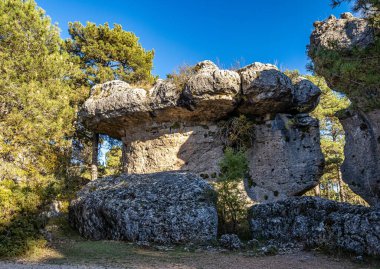 La Ciudad Encantada 'daki benzersiz kaya oluşumları veya Cuenca, Castilla la la Mancha, İspanya yakınlarındaki Büyülü Şehir doğal parkı Serrania de Cuenca Naturpark' ta bulunan bir jeolojik alandır.
