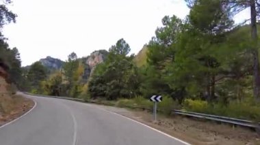 Cuenca ve Fuertescusa yakınlarındaki Serrania de Cuenca 'ya gidiyorum. Cehenneme açılan kapı, Puerta del Infierno, Tuneles excavados en roca del Rio Escabas, İspanya Avrupa.