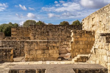 Cordoba, İspanya - 01 Kasım 2021: Medina Azahara Sarayı, 936 yılında Abderraman III.