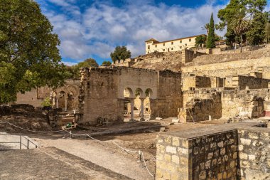 Cordoba, İspanya - 01 Kasım 2021: Medina Azahara Sarayı, 936 yılında Abderraman III.