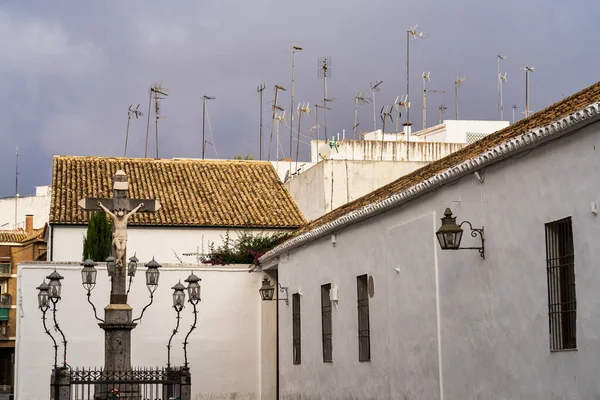 科尔多瓦 西班牙 2021年11月2日 西班牙 安达卢西亚 科尔多瓦 卡普希诺斯广场 有灯笼基督纪念碑 — 图库照片