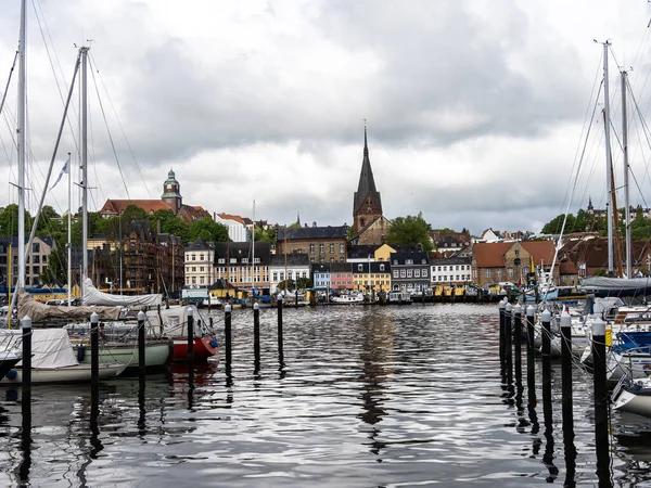 Σαλπάρει Βάρκες Στο Λιμάνι Του Flensburg Εκκλησία Του Αγίου Jorgen — Φωτογραφία Αρχείου