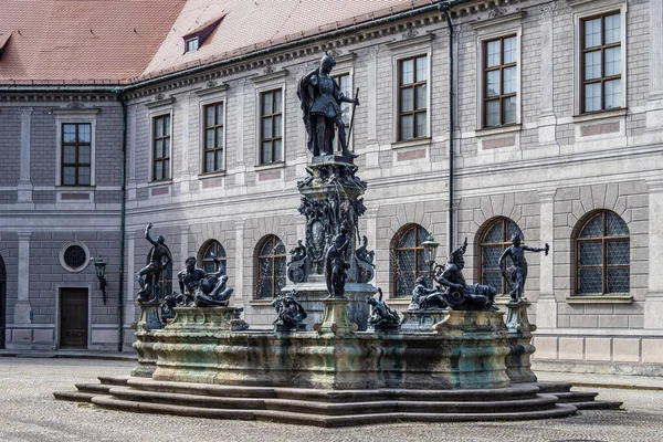 Bronzová Fontána Wittelsbach Paláci Residenz Byla Postavena Roce1610 Mnichov Německo — Stock fotografie