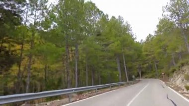 Cuenca ve Fuertescusa yakınlarındaki Serrania de Cuenca 'ya gidiyorum. Cehenneme açılan kapı, Puerta del Infierno, Tuneles excavados en roca del Rio Escabas, İspanya Avrupa.