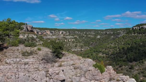 Lanskap Gunung Desa Valdecabras Serrania Cuenca Spanyol Dengan Bentuk Batu — Stok Video
