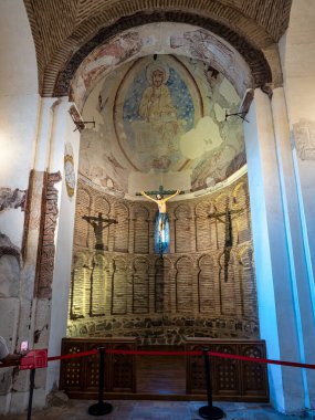 Cristo de la Luz Camii 'nin içinde, İspanya' nın Toledo kentindeki Mağribi döneminden kalan 10 kişiden sadece biri vardı.