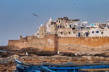 Essaouira 'nın eski kale manzarası güneşli bir yaz gününde Essaouira, Fas, Afrika' da.