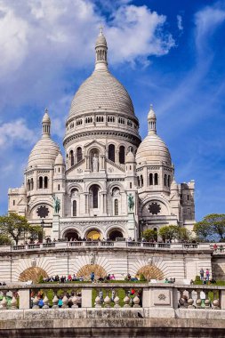 Paris, Fransa 'da Sacre Coeur Bazilikası. Sacre Coeur Bazilikası Paris 'in ünlü Katolik kilisesidir.