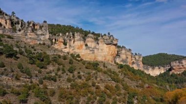 İspanya 'daki Ua' daki Serrania de Cuenca 'nın panoramik manzarası. Ua, Cuenca, İspanya 'da La Raya ve El Escalern yürüyüş yolları