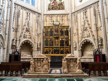 Toledo 'daki Aziz Mary Katedrali' nin içi, Toledo, İspanya 'daki bir Roma Katolik katedrali olan Santa Maria de Toledo Katedrali.