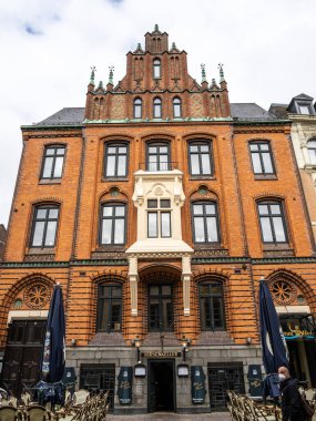 Flensburg, Almanya - 27 Mayıs 2021: Flensburg, Almanya 'daki Grosse Caddesi. Şehrin merkezi bir alışveriş caddesi..