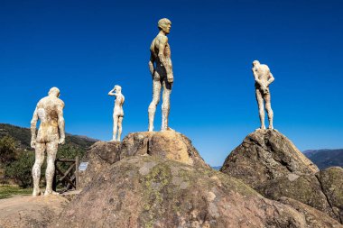 Mirador de la Memoria, El Torno, Caceres, İspanya. Franco diktatörlüğü tarafından suikasta uğrayanların anısına dikilmiş anıt. Franco diktatörlüğündeki idamları temsil edecek görüntüler.