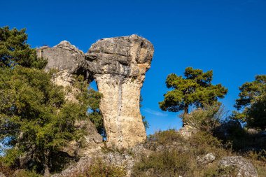 İspanya, Cuenca 'daki Los Callejones de las Majadas parkında karma oluşumlar. Los Callejones rotası Serrania de Cuenca dağları, Kastilya La Mancha İspanya