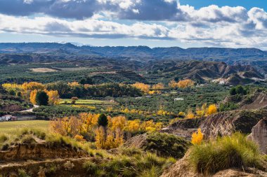 Bacor Olivar yakınlarındaki Sierra Nevada Ulusal Parkı, Granada, Endülüs İspanya 'daki Negratin Baraj Gölü.
