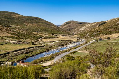 Avrupa 'daki Avila Kastilya Leon Gölü' ndeki Gredos dağları