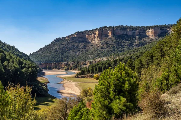 山の湖ラ鳥羽貯水池とロッキー風景 スペインのセラニア クエンカ スペインのクエンカ — ストック写真