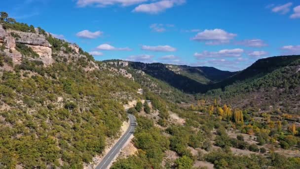 Fjellandskap Landsbyen Valdecabras Serrania Cuenca Spania Med Overraskende Steinformer Som – stockvideo