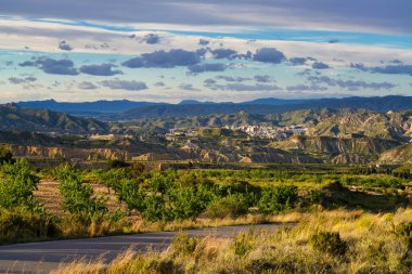 İspanya 'nın Murcia bölgesindeki Ricote Vadisi' ndeki köy yakınlarındaki manzara manzarası.