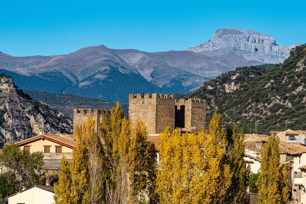 Binies Een Prachtig Dorpje Aragonese Pyreneeën Dat Aan Ingang Van — Stockfoto
