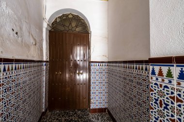 Zafra, Extremadura, İspanya 'daki özel binaların mimari süslemelerinin tipik kiremit desenleri ve süslemeleri