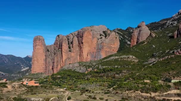 欧洲西班牙阿拉贡Huesca省Mallos Riglos岩石全景 — 图库视频影像