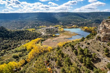 Una lagünü, İspanya 'nın Castilla La Mancha eyaletinin Cuenca eyaletinde yer alan bir gölcük. İspanya 'nın Serrania de Cuenca kentindeki Una' daki göle bakınız.