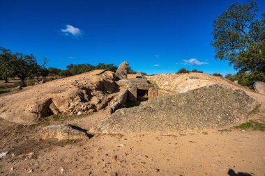 Lacara Dolmenleri, cenaze odası. La Nava de Santiago yakınlarındaki antik megalitik bina, Extremadura. İspanya