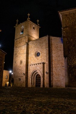 Santa Maria de la Asuncion Katedrali geceleri Caceres, Extremadura, İspanya.