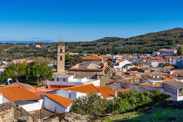 Vista Del Pueblo Montanchez Con Iglesia San Mateo Extremadura España — Foto de Stock