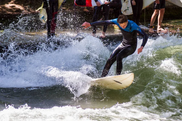 München Németország Július 2021 Surfer Város Folyó München Híres Emberek — Stock Fotó