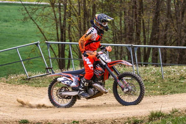 Warching, Almanya - 29 Haziran 2021: Warching Almanya 'da motokros eğitimi