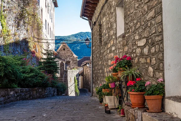 Bela Aldeia Hecho Vale Hecho Nas Montanhas Dos Pirinéus Huesca — Fotografia de Stock