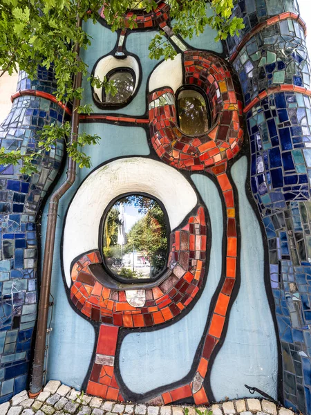 Abensberg, Almanya - Sep 04, 2021: Kuchlbauer Bira Fabrikası, Abensberg, Aşağı Bavyera, Almanya, Avrupa 'daki sergi binasının ön cephesinin ayrıntıları