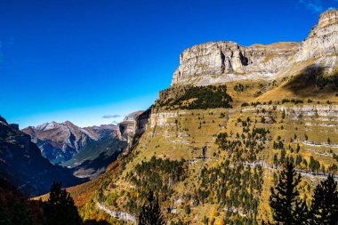 Ordesa ve Monte Perdido Ulusal Parkı, Pireneler, İspanya Aragon 'da sonbahar manzarası.
