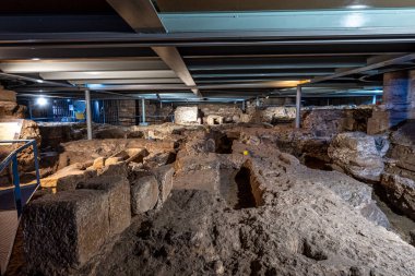 Santa Eulalia 'nın mezarında. Merida 'da Santa Eulalia Bazilikası 'nın altında bulunan antik Paleochristian nekropol. Extremadura. İspanya.