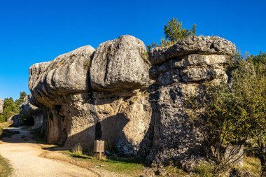 La Ciudad Encantada 'daki benzersiz kaya oluşumları veya Cuenca, Castilla la la Mancha, İspanya yakınlarındaki Büyülü Şehir doğal parkı Serrania de Cuenca Naturpark' ta bulunan bir jeolojik alandır.