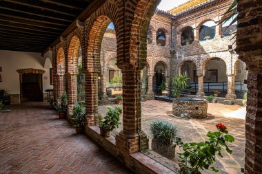 13. yüzyılda kurulan Calera de Leon 'daki Tentudia Manastırı' nın içinde. Badajoz ili, Extremadura, İspanya