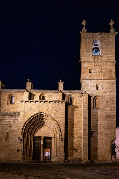 Собор Санта Мария Асунсьон Ночью Касересе Эстремадура Испания — стоковое фото