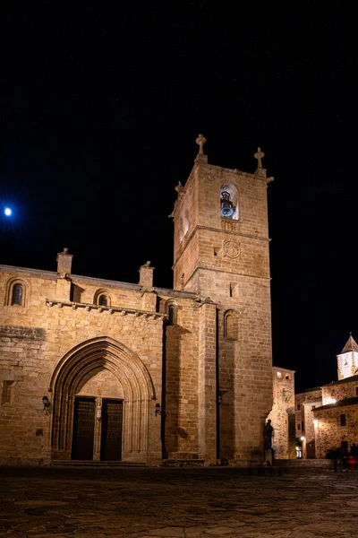 Собор Санта Мария Асунсьон Ночью Касересе Эстремадура Испания — стоковое фото