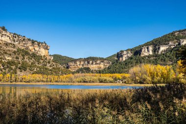 Una lagünü, İspanya 'nın Castilla La Mancha eyaletinin Cuenca eyaletinde yer alan bir gölcük. İspanya 'nın Serrania de Cuenca kentindeki Una' daki göle bakınız.