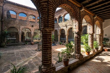 13. yüzyılda kurulan Calera de Leon 'daki Tentudia Manastırı' nın içinde. Badajoz ili, Extremadura, İspanya