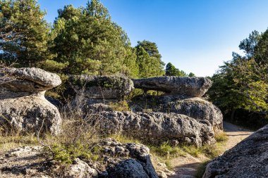 La Ciudad Encantada 'daki benzersiz kaya oluşumları veya Cuenca, Castilla la la Mancha, İspanya yakınlarındaki Büyülü Şehir doğal parkı Serrania de Cuenca Naturpark' ta bulunan bir jeolojik alandır.